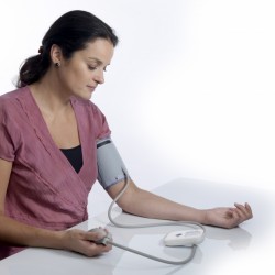 ОМРОН Апарат за измерване на кръвно налягане M1 | OMRON Arm blood pressure monitor M1 